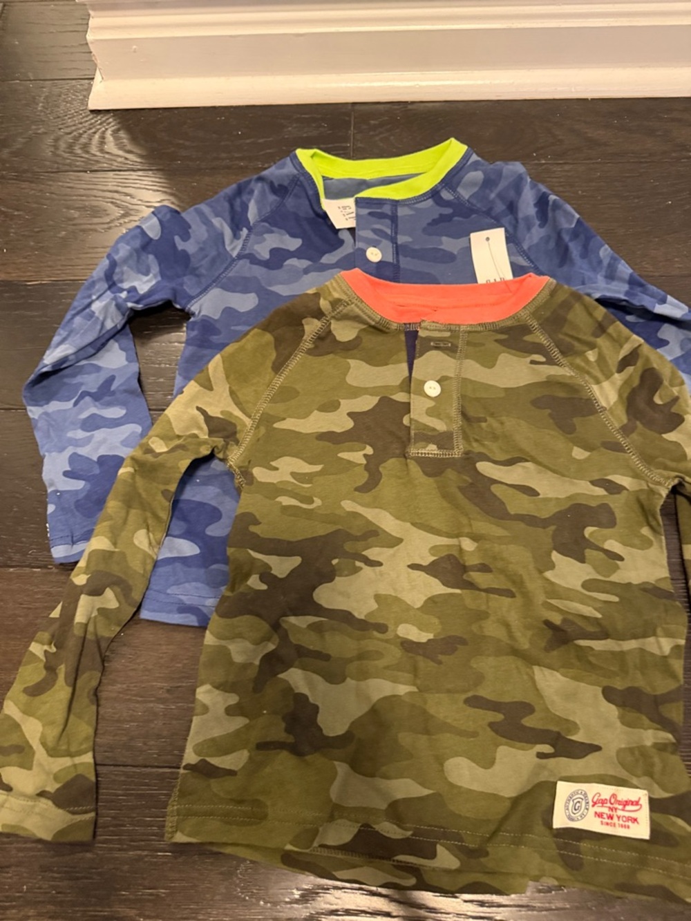 Gal Boys' Camo Long-Sleeve Henley Shirt - Green Camo Xs